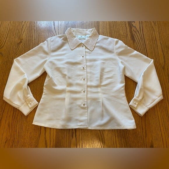 Susan Bristol Vintage White Embroidered Collar Cloth Button Down Blouse - Picture 6 of 16